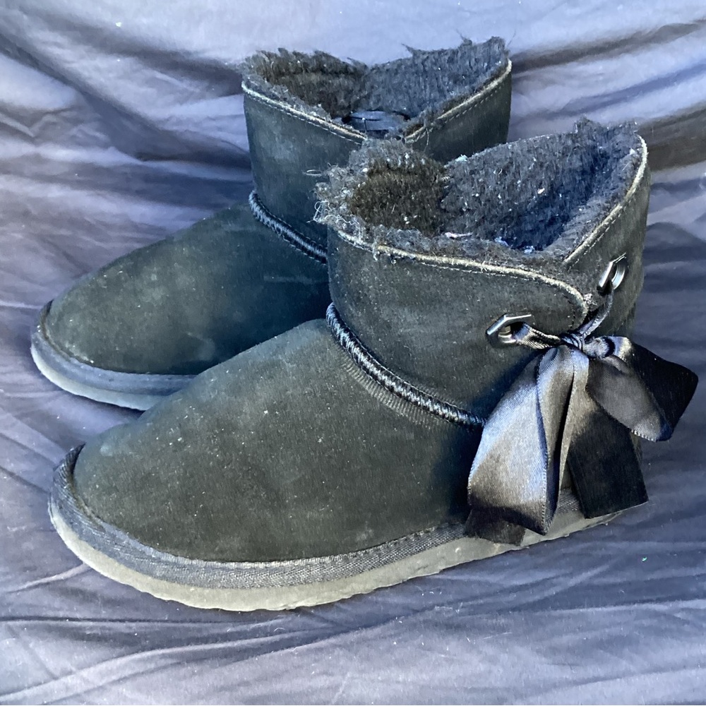 Pawz by Bearpaw YOUTH Amelia II Black Suede Ankle Bootie Slipper Size 2